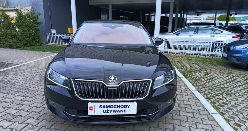 Skoda Superb cena 99900 przebieg: 121100, rok produkcji 2019 z Szczecin małe 596